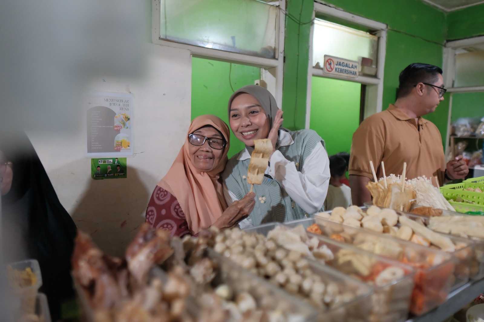 Putri Karlina Kunjungi UMKM Garut, Langsung Beli Produk Lokal untuk Dukung Ekonomi